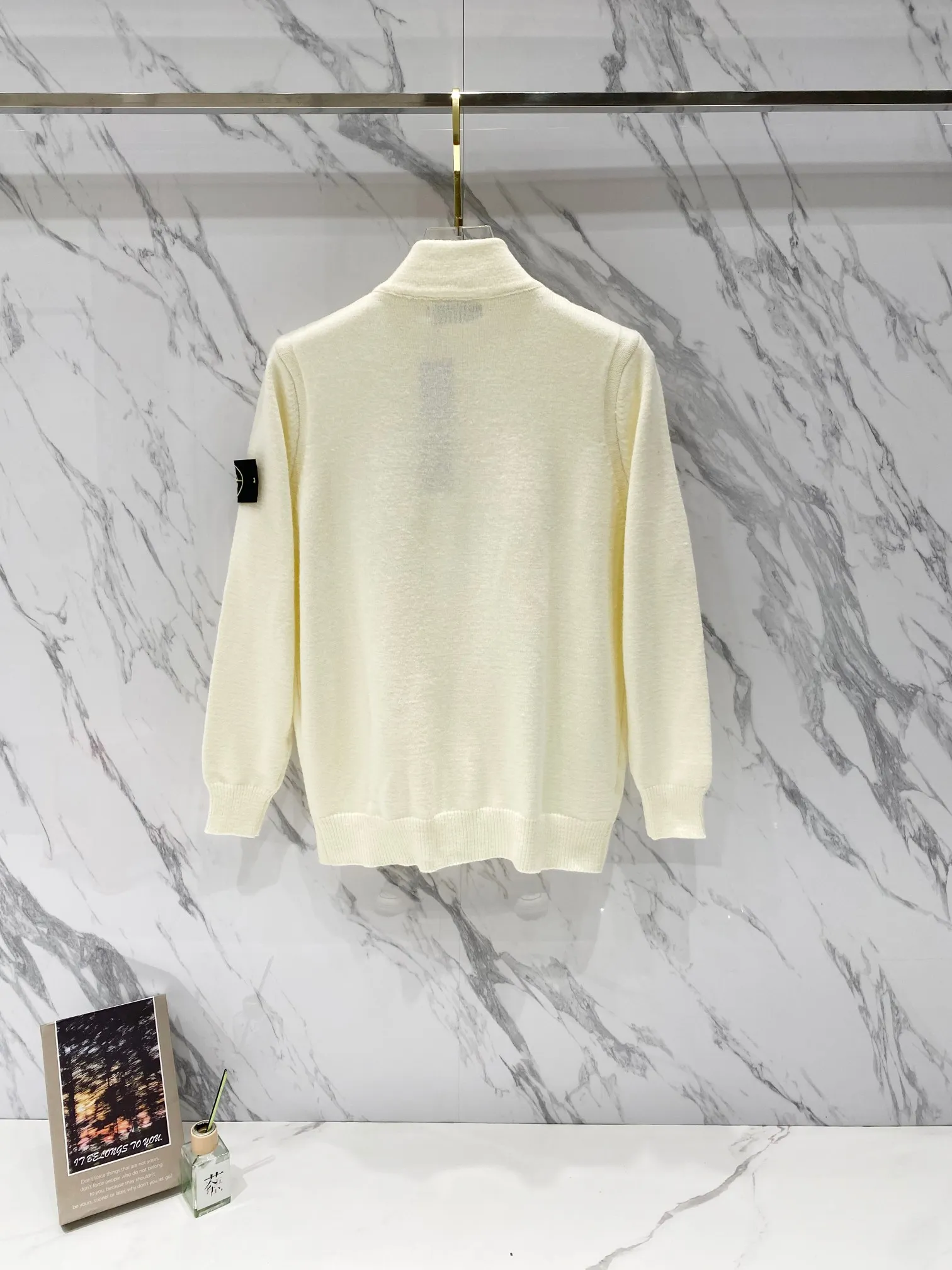 P270 Stone Island Cotton-wool blended knitted zipper button sweater cardigan (couple style) Color: Black Gray Off-white Size: M～XL M: Clothing length 68 Bust 110 Sleeve length 57 L: Clothing length 70 Bust 116 Sleeve length 58 XL: Clothing length 72 Bust 120 Sleeve length 59